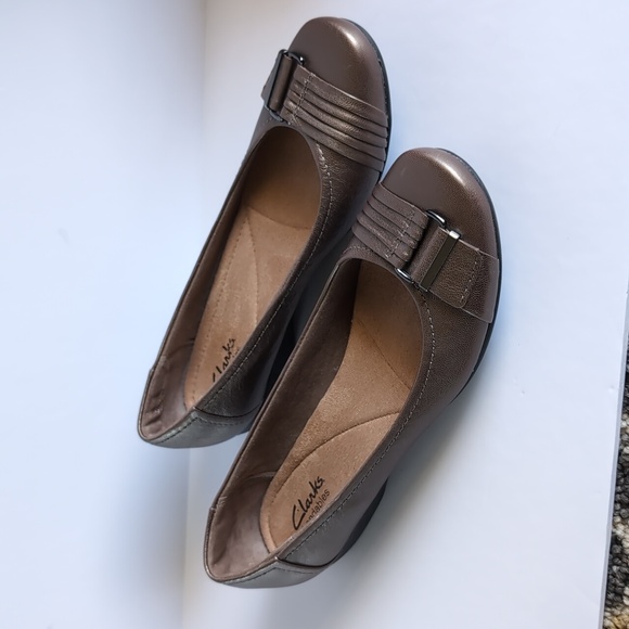 Clarks Collection Pewter Leather Flats Soft Cushion Women's - Picture 2 of 10